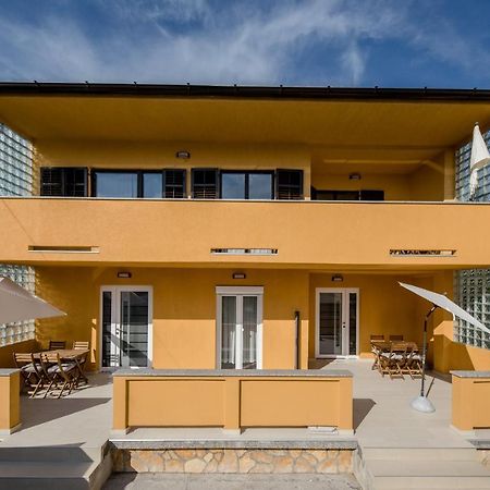 Apartments Gael Lopar Exterior photo
