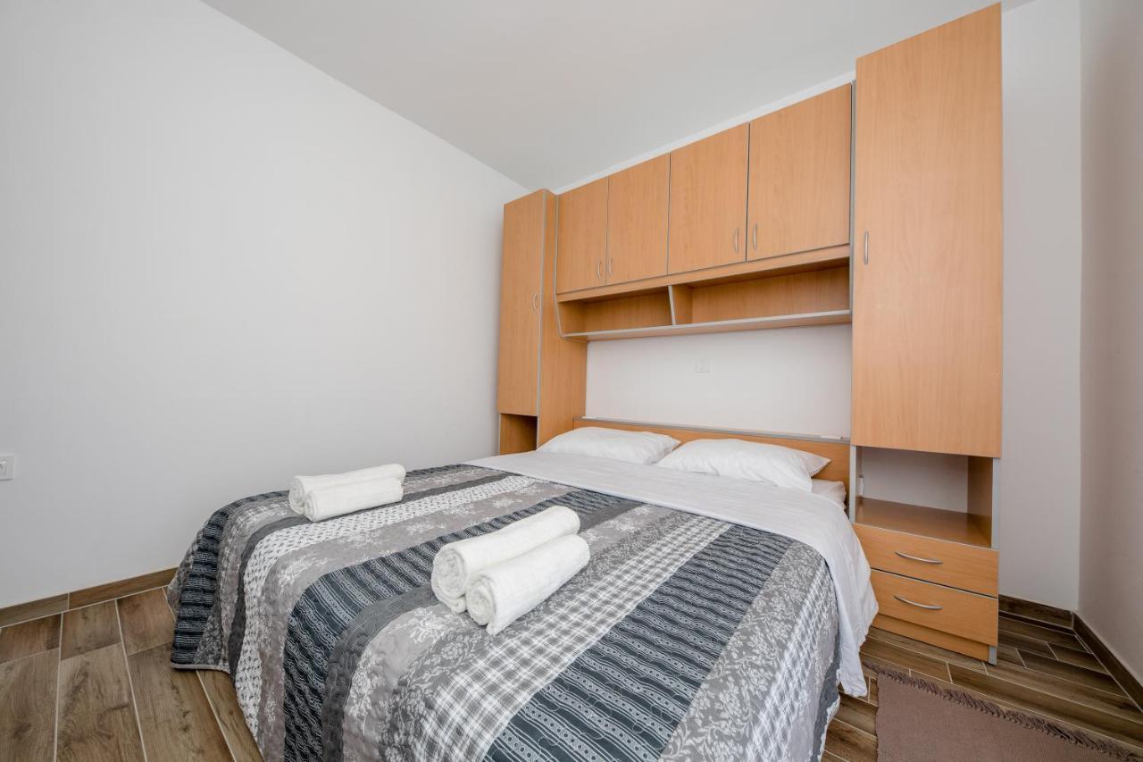 Apartments Gael Lopar Exterior photo