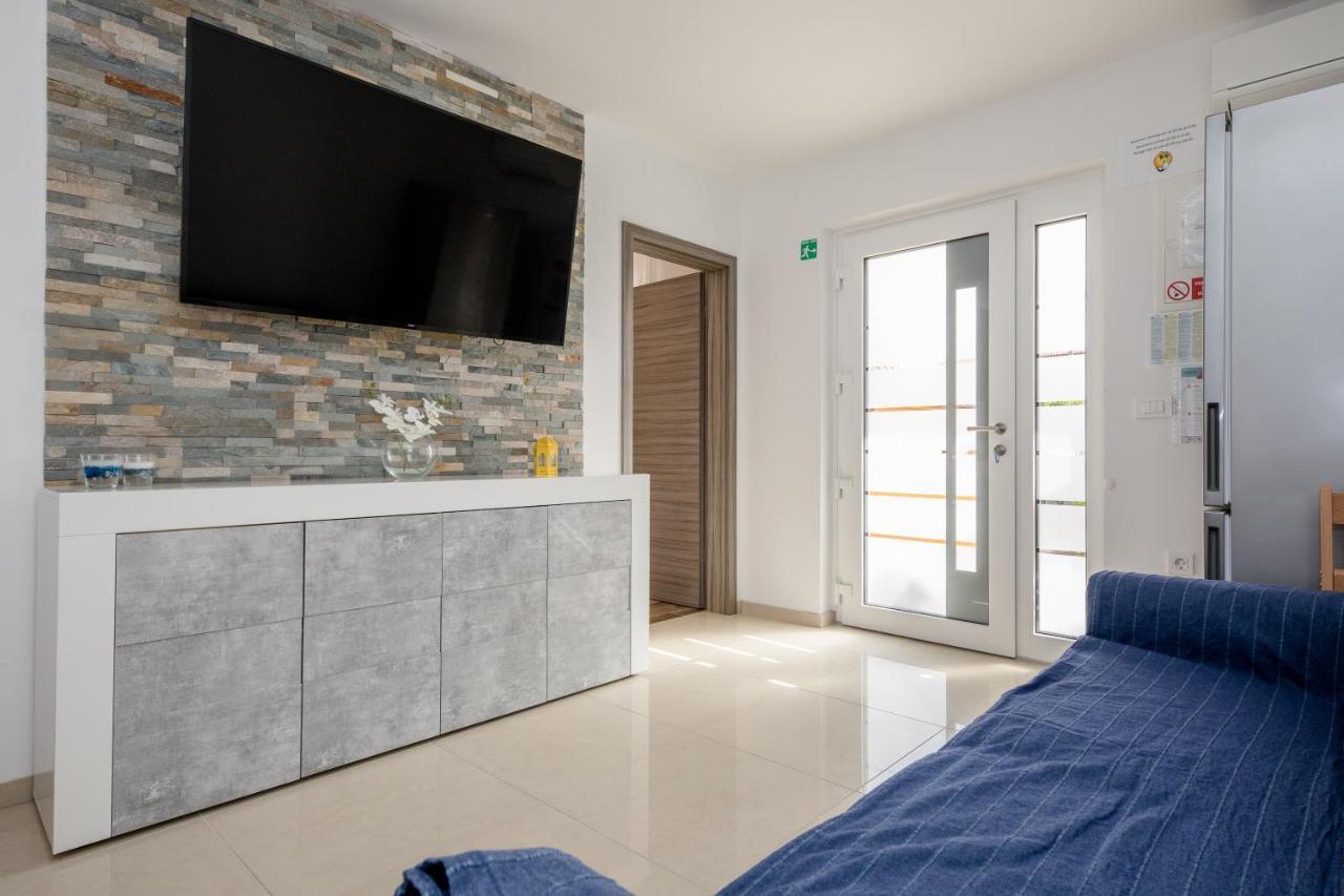 Apartments Gael Lopar Exterior photo