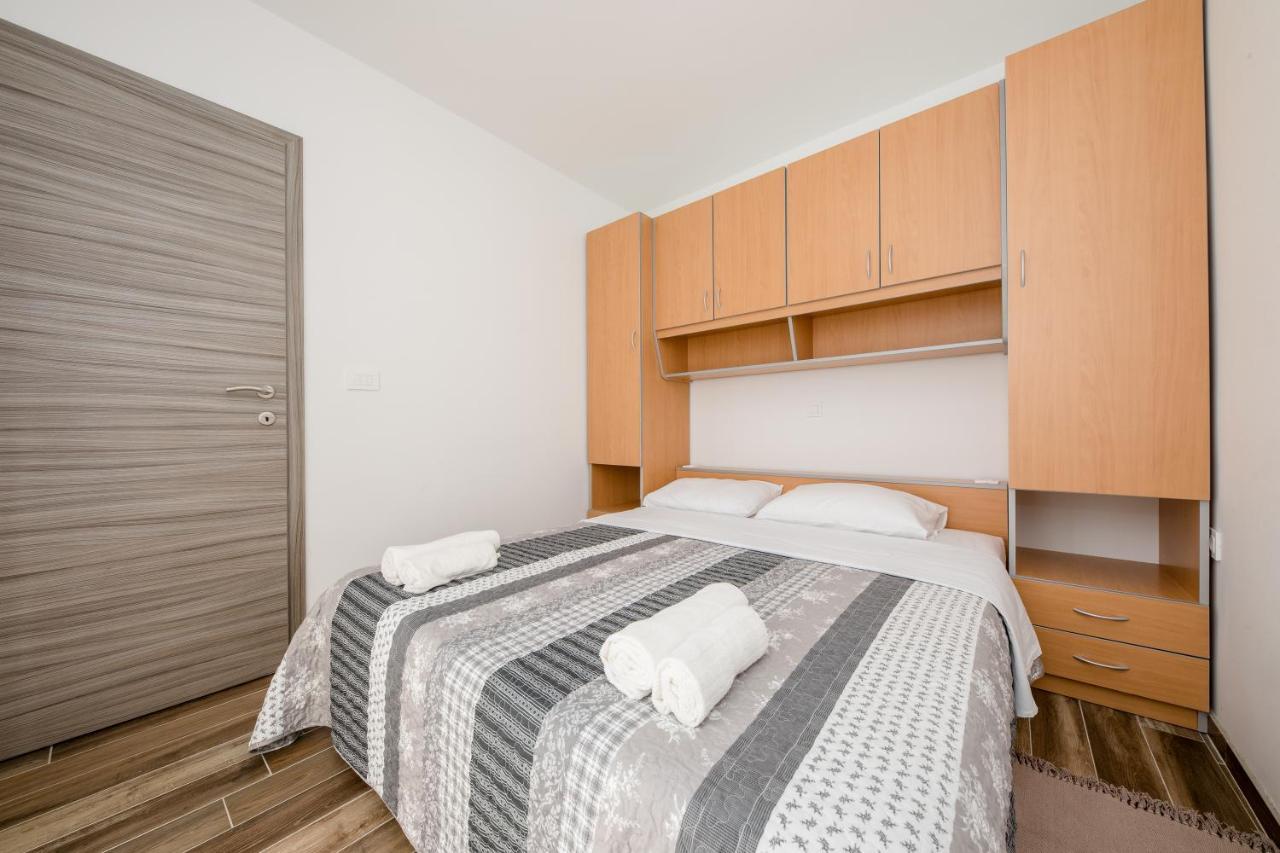 Apartments Gael Lopar Exterior photo